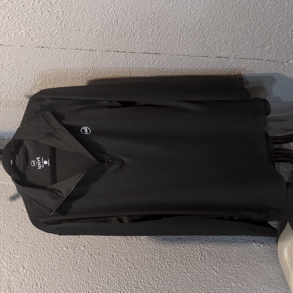 Workout pullover with side pocket